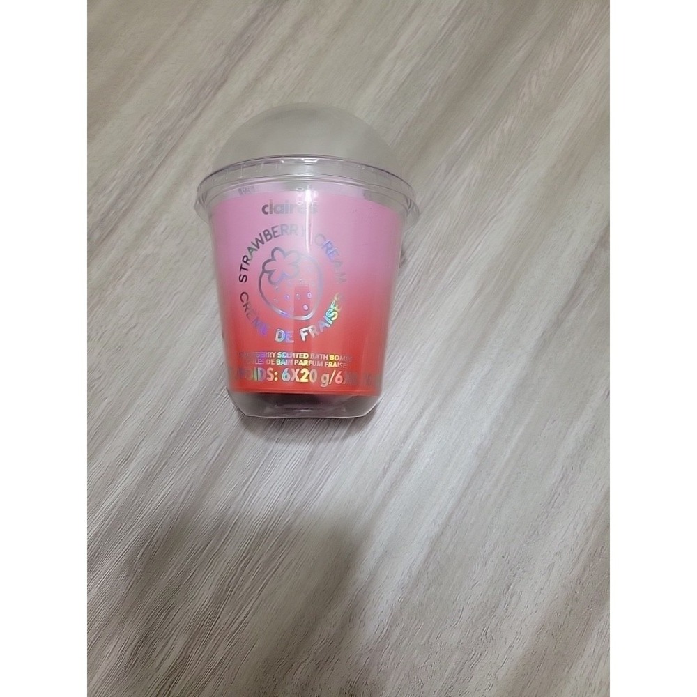 Claire's NWT Strawberry Cream Bathbombs Bath Bomb Set Of 6
